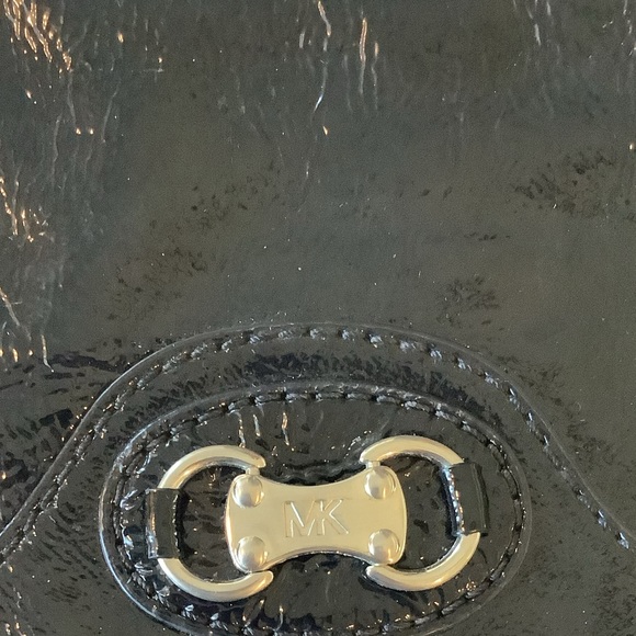 Michael Kors Patent clutch wristlet bag - Picture 2 of 4